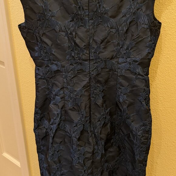 NWOT Anne Klein Blue Floral Embroidered Overlay Stencil Fitted Dress Size 8 - Picture 3 of 3